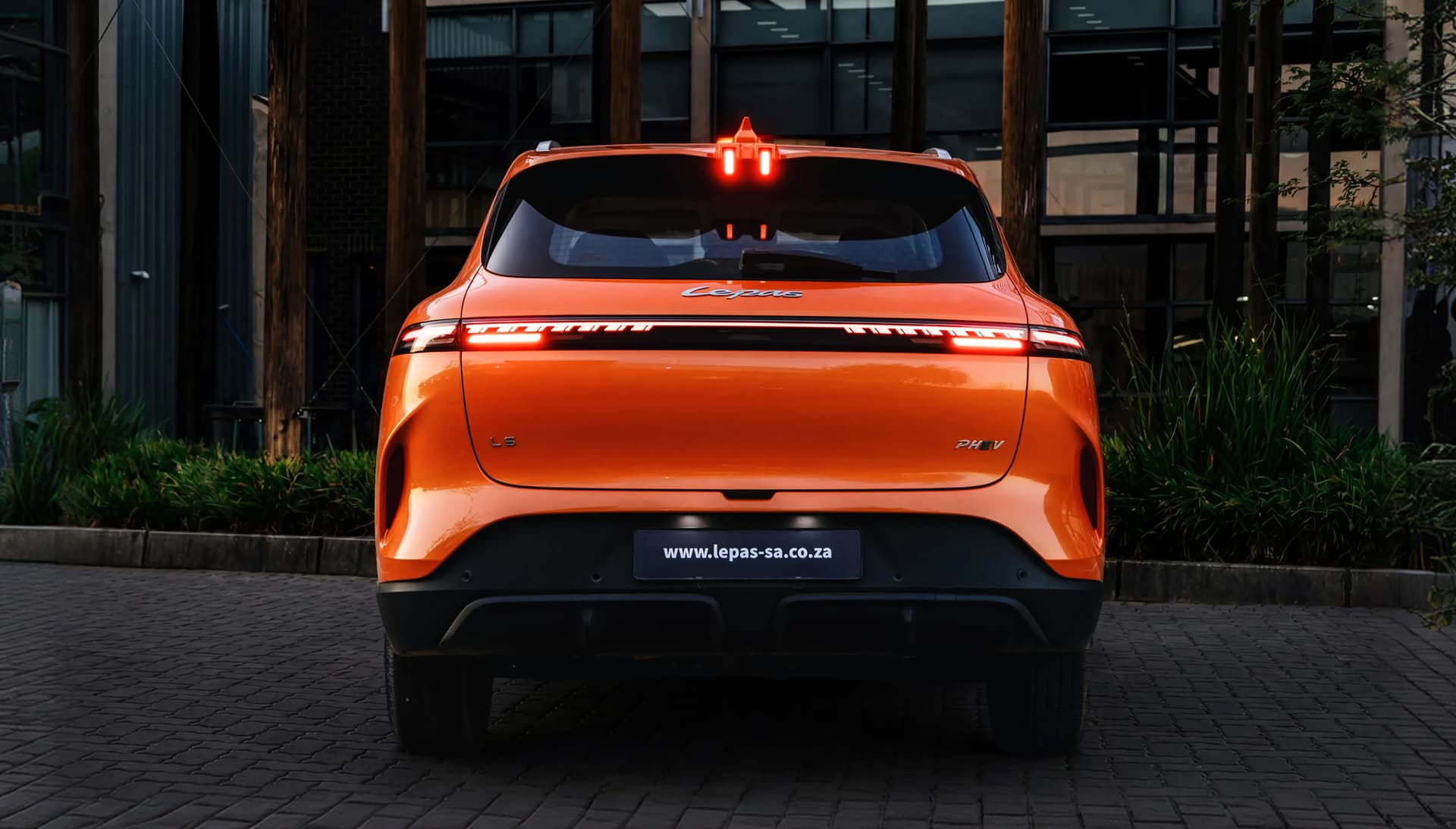 Rear view of the orange LEPAS L6