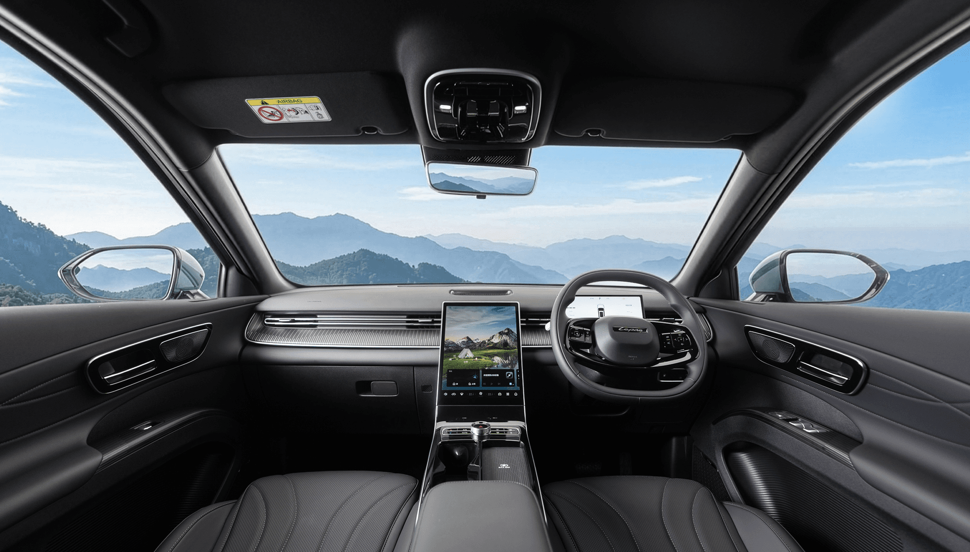 Panoramic LEPAS L8 front cabin